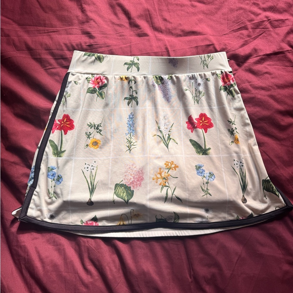 Tuckernuck Dainty Floral 16 Inch Karrie Golf Skirt/Skort Large
